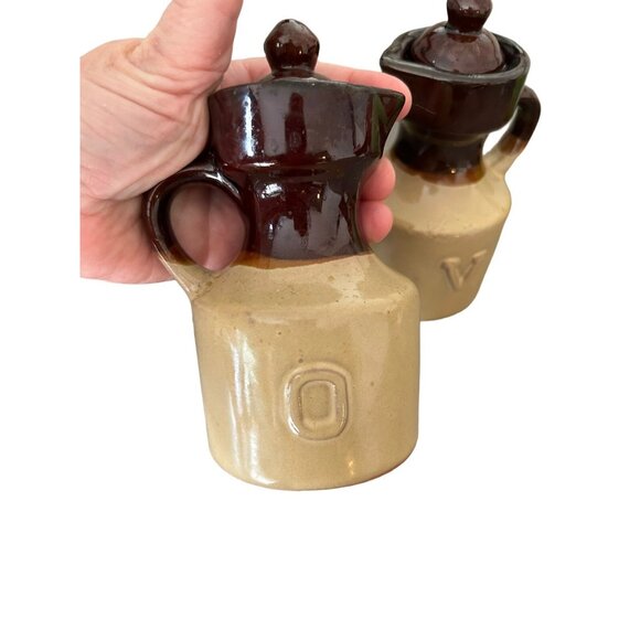 Vintage Stoneware Pottery Oil And Vinegar Raised O/V Redwing? Brown Beige w Lids - Picture 3 of 12